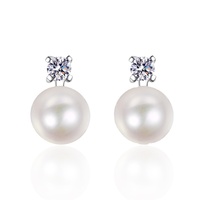 Bijoux en gros Boucles d'oreilles en perles d'eau douce de 8mm en argent sterling 925 Boucles d'oreilles en moissanite fine de 0,3 ct