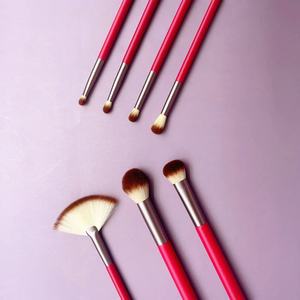 ชุดแปรงแต่งหน้า 7 ชิ้น ขนแปรงสังเคราะห์ ด้ามไม้สีแดง หัวแปรงอะลูมิเนียม พร้อมแปรงโกนหนวด ชุดอุปกรณ์พร้อมโลโก้สั่งทำ - Product Image 3