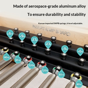 Lettino Pilates Core 2-in-1 e 3-in-1 Semi-Rialzato in Acero Bianco e Rovere per Studio Yoga e Allenamento Modellante Femminile - Product Image 3