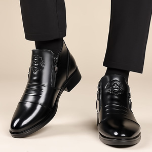 Bottes Martin pour hommes en cuir véritable, bout pointu, semelle en caoutchouc, doublure en fourrure, logo lion embossé, chaudes pour l'hiver - Product Image 4