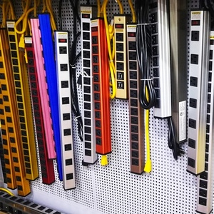 Regleta de Enchufes de Grado Comercial con Protección Contra Sobretensiones, Certificada en EE. UU., 110V, Cable de Extensión de 12 Pies, 8 y 12 Tomas - Product Image 6