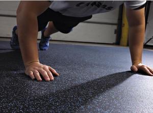 <span class=keywords><strong>Piso</strong></span> de <span class=keywords><strong>Goma</strong></span> para Gimnasio al por Mayor, Suelo de Caucho Antichoque para Gimnasio de 20 mm, Tapete de <span class=keywords><strong>Goma</strong></span> para Suelo - Product Image 5
