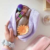Vente en gros de trousses de maquillage en velours moelleux de couleur bonbon pour filles, plusieurs couleurs