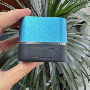 Altavoz Portátil Solidfir Mini de 5-10W con Batería Recargable, Diseño Cuadrado y Ranura para Tarjeta - Product Image 2