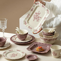 Service de vaisselle en céramique vintage rose poudré à bordure florale perlée, comprenant tasses, bols, assiettes, pour la maison, les mariages, les restaurants et l'usage quotidien