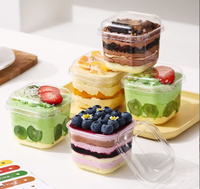 Lot de 50 gobelets à dessert modernes réutilisables en plastique transparent avec couvercles et cuillères pour parfaits, gâteaux au fromage, mousses aux fruits, glaces