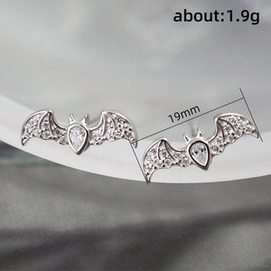 Orecchini pendenti a forma di pipistrello in stile gotico per donna, gioielli da orecchio in metallo effetto punk scuro con animali pendenti - Product Image 5