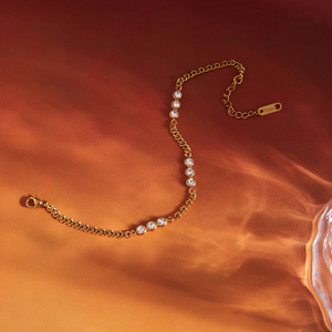 Pulsera de cadena de oro con circonitas engastadas en bisel para mujer, joyería de regalo. - Product Image 4