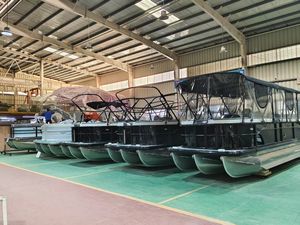 Kinocean Premium 15ft peschereccio con palangari in alluminio leggero pontone barca per spigole alimentate a Diesel lago e fiume - Product Image 6