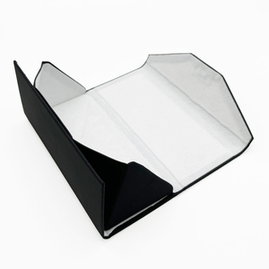 Sang Trọng Biểu Tượng Tùy Chỉnh Màu Đen Tam Giác Có Thể Gập Lại Sunglass Và Kính Trường Hợp Cho Du Lịch Lưu Trữ Cảnh Tượng PU Da Bao Bì - Product Image 3