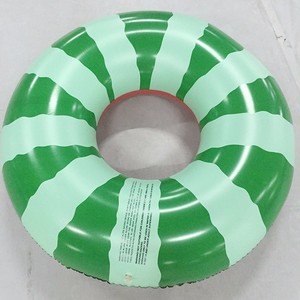Anillo de natación en forma de sandía, diseño de fruta divertido, juego de agua desde fábrica de China, soporte directo personalizado - Product Image 3