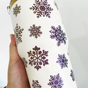 Vasos de Café con Tapa, Recubiertos con Polvo Holográfico, Plateados con Efecto Arcoíris, de 30 oz, con Diseño de Logotipo Grabado con Láser Blanco y Negro - Product Image 3