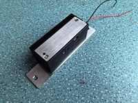 Serrure de porte électrique en acier inoxydable 12V DC, déverrouillage par empreinte digitale et mot de passe, finition zinguée, installation facile, sécurité en cas de panne