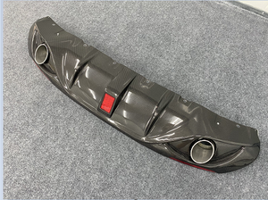 Difusor trasero de fibra de carbono de estilo más nuevo con lámpara para Romeo Alpha Giulia - Product Image 5