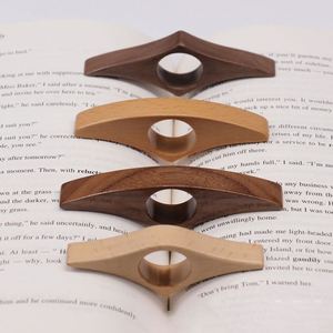 Soporte de Madera para Páginas, para una Lectura Cómoda con una Sola Mano, Regalo Hecho a Mano para Amantes de los Libros, Accesorio de Lectura, Soporte para Libros - Product Image 4