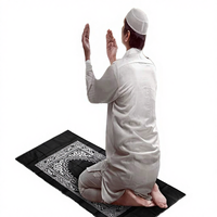 Tapis de prière musulman en fibre de polyester de haute qualité, fabriqué à la machine, portable, pliable, lavable, antidérapant, réversible, adapté aux animaux domestiques