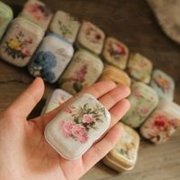 Petits petits objets de collection décoratifs imprimés sur mesure, mini boîtes à bonbons vintage en métal résistantes aux enfants, emballage