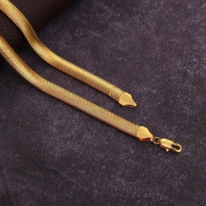 สร้อยคอผู้ชายแบบโซ่แบน 6 มม. ชุบทอง รูปทรงใบมีด สวมใส่ได้ทุกวัน - Product Image 3