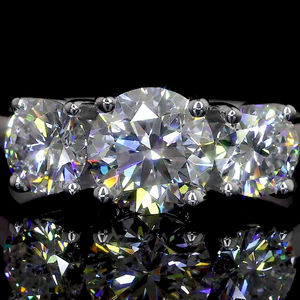 แหวนเพชรกลมสีทอง14K ประกายหินสามชั้นแบบคลาสสิก - Product Image 3