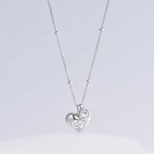 Collar de plata de ley 925 personalizado con imán, chapado en oro de 18k, con delicado colgante de circonita en forma de corazón para mujer. - Product Image 4