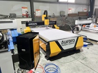 Router CNC AR1325 para trabajar la madera, económico, con tamaño de trabajo de 1300x2500 mm, husillo refrigerado por agua de 3.7kw y lubricación automática.