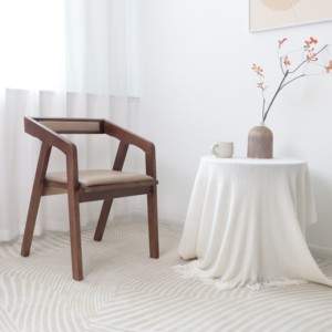 Toptan en iyi fiyat yüksek kalite ahşap kol sandalye restoran ceviz renk yemek masif ahşap sandalye - Product Image 2