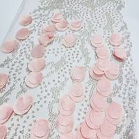 Tissu en dentelle rose 3D romantique à pétales, maille de tulle perlée argentée pour robe de mariée haute couture et robe de fée pour filles