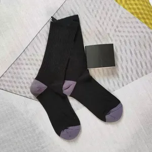 Produits de dropshipping 2026 : Chaussettes de créateur en coton de luxe de haute qualité, chaussettes classiques respirantes et confortables avec lettres - Product Image 5