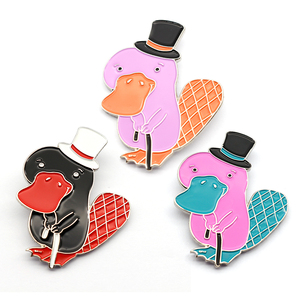 Broche créative en métal et en émail, épingle à revers, dessin animé, grand miel et abeille, pour souvenir, nouveauté - Product Image 5