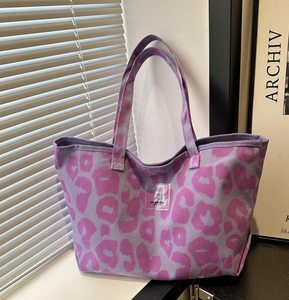 Los fabricantes venden al por mayor bolsas de lona de colores baratas para mujer, bolsas de tela de gran capacidad para un solo hombro, bolsas de compras. - Product Image 1