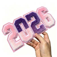 Écussons en chenille sur mesure 2026, grands numéros universitaires, badges brodés en tissu éponge pour vestes et sweats à capuche de style Letterman