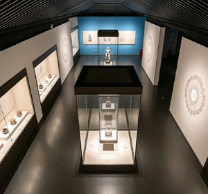 Vitrine d'<span class=keywords><strong>exposition</strong></span> autonome de qualité muséale, vitrine sur mesure <span class=keywords><strong>en</strong></span> verre trempé pour objets culturels - Product Image 3