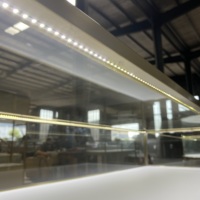 Vitrine de présentation de bijoux haut de gamme en acier inoxydable plaqué titane, verre trempé transparent, éclairage LED pour centres commerciaux