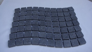 Cubes <span class=keywords><strong>de</strong></span> granit noir basaltique G684, pavés en <span class=keywords><strong>pierre</strong></span> sur treillis pour allées <span class=keywords><strong>de</strong></span> jardin et aménagement paysager - Product Image 5