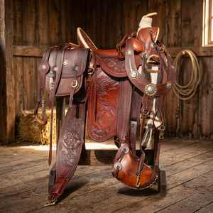 Sillín de carreras inglés de cuero de vaca con diseño grabado BS International, estructura de madera, herrajes SUS304 y mantas para caballo sostenibles - Product Image 1