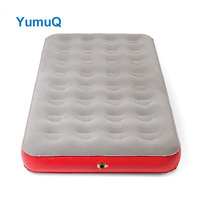 Matelas gonflable durable de PVC de lit d'air floqué populaire de YumuQ Double avec le coussin de couchage de Camping de pompe intégrée
