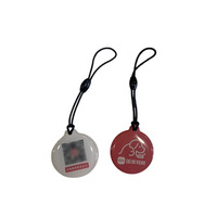 Muestra gratis personalizado impermeable 13,56 MHz Nfc epoxi etiqueta llaveros programables con cuerda negra