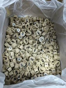 Supports de fixation pour étagères de meubles en alliage de zinc et plastique, avec goujons et broches pour trous de placards, couleur personnalisable GQK GC022604 - Product Image 2