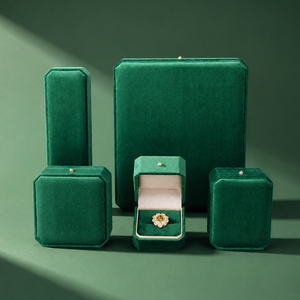 Coffret à bijoux octogonal en daim vert émeraude Zebopak avec bague, collier, bracelet – Collection de cadeaux de Noël et de fêtes – Fabricant - Product Image 1
