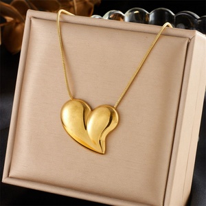 Collier personnalisé résistant à l'eau plaqué or 14k 18k en acier inoxydable 316l avec pendentif en forme de cœur pour femmes - Product Image 1