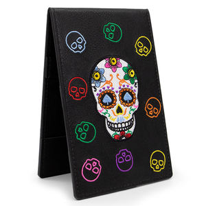 Porta Tarjetas de Puntuación de Golf de Cuero PU con Etiqueta Privada Personalizada, Logotipo Bordado con Diseño de Calavera, Libreta de Yardas y Porta Tarjetas de Puntuación de Golf - Product Image 1