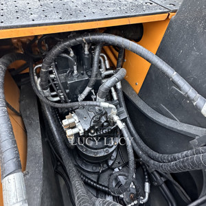 Excavadora de cadenas Hyundai 225LC 220LC-9 220-9 usada, modelo 2022, 22 toneladas, con motor, caja de cambios, PLC, bomba y cojinetes, a la venta. - Product Image 4