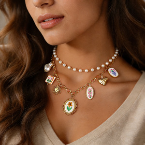 Collar de Moda con Colgantes de Flor, Corazón y Sol, Chapado en Oro de 18K, Aleación de Zinc, Adorno para el Cuello Apilable - Product Image 1