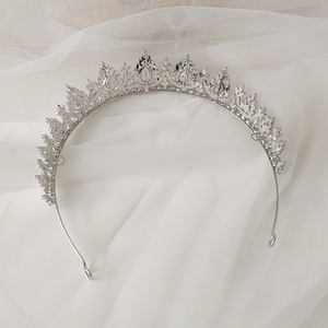 Classica Tiara da Regina di Bellezza, Corona con Zirconi e Strass per Spose e Donne - Product Image 6