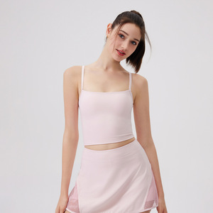 Top Deportivo Corto para Mujer al por Mayor con Cuello Cuadrado, Espalda con Aberturas y Detalle Trenzado, Tirantes Finos, Elástico, Acolchado, para Tenis, Yoga, Pilates - Product Image 2