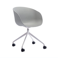 Fauteuil de salon de bureau pivotant à bras en plastique blanc nordique avec roulettes, design moderne extérieur