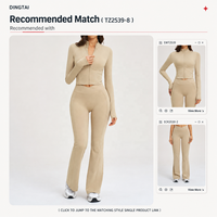 Ensemble de sport pour femme à col montant et fermeture éclair intégrale, comprenant une veste courte à coutures effet corset et un pantalon évasé coupe bootcut, avec poches latérales et passe-pouces, en matière effet seconde peau, vêtements de sport
