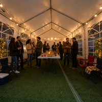 Tente de fête de luxe Suihe en acier, forme dôme, design coupe-vent, installation facile, garantie 1 an pour événements et divertissements en extérieur