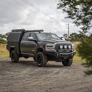 2025 Rv Truck Camper Caja de herramientas de aluminio Cuerpo de toldo montado en chasis con cajas para perros - Product Image 2