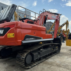 รถขุด Doosan DX225LC-9 มือสองคุณภาพสูง ความจุบุ้งกี๋ 1.05 ลูกบาศก์เมตร ชั่วโมงการทำงานต่ำ เครื่องยนต์ เกียร์ ปั๊ม PLC ทำงานได้เสถียร - Product Image 1
